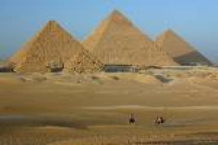 Le piramidi di Giza al Cairo